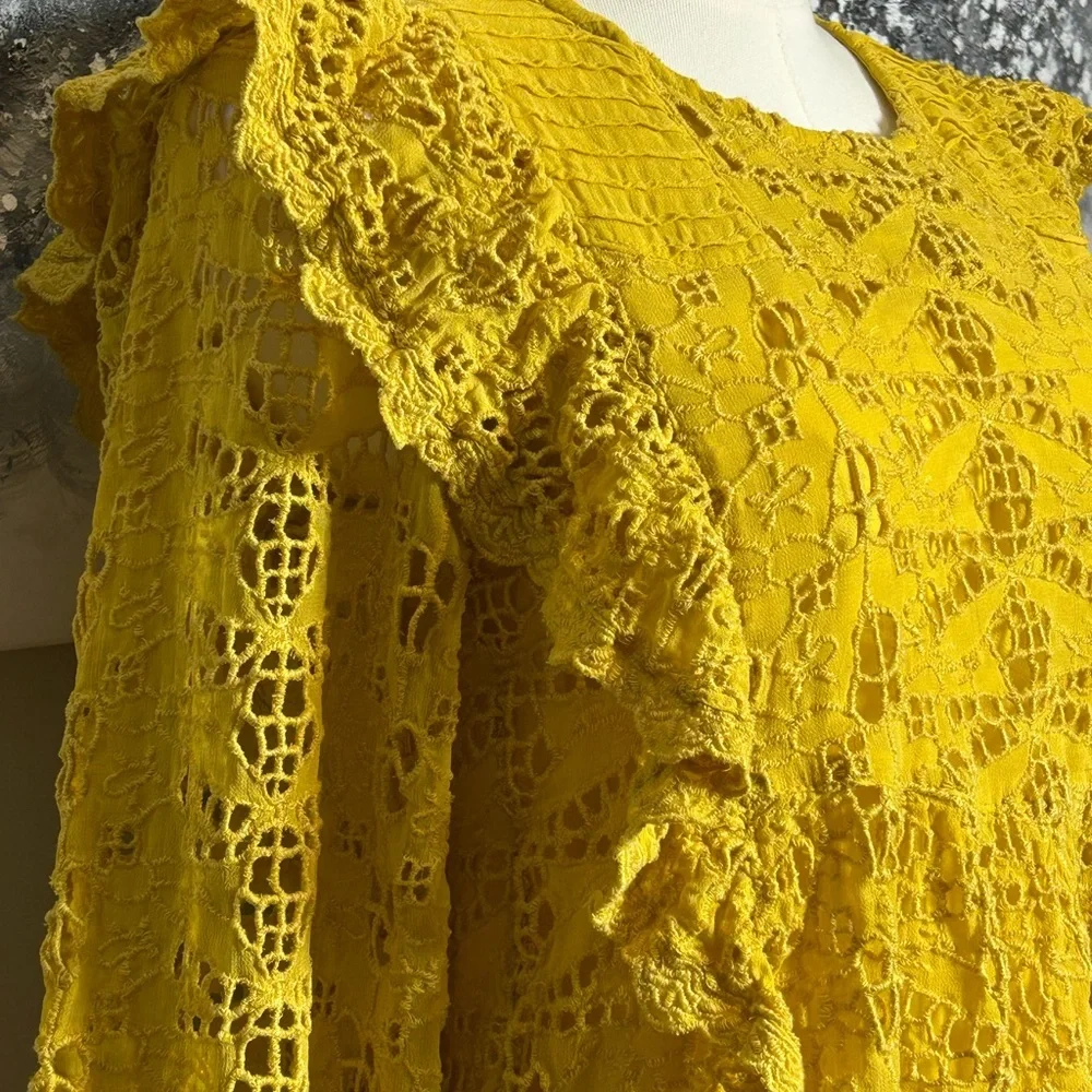 Anthropologie clementine Ruffled eyelet Blouse in vibrant mustard yellow size 4